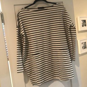 Hatch brand maternity shirt, sz 2 with an oversized fit!